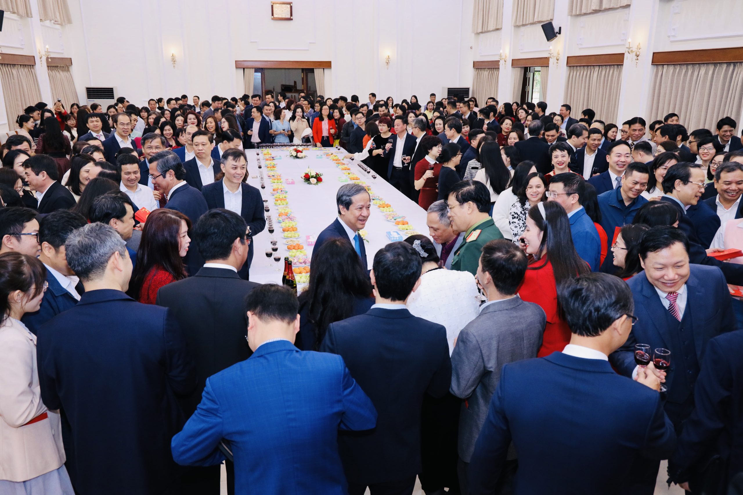 Bộ trưởng và các Thứ trưởng Bộ Giáo dục và Đào tạo lì xì đầu xuân Bính Ngọ 2026